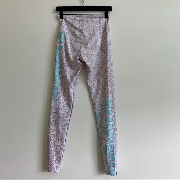 Onzie High Rise Graphic Yoga Legging Opal Viper - Picture 2 of 4